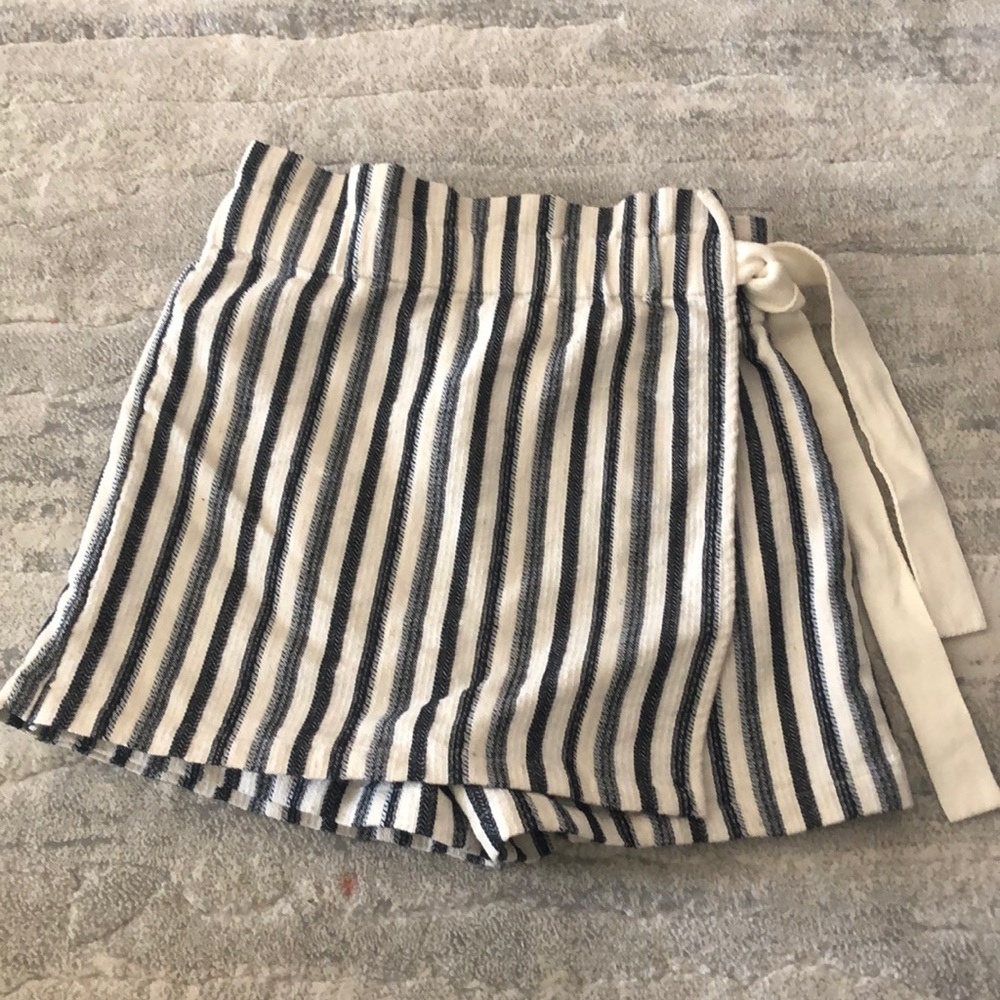 Maddie Ziegler’s closet: Urban Outfitters Skort